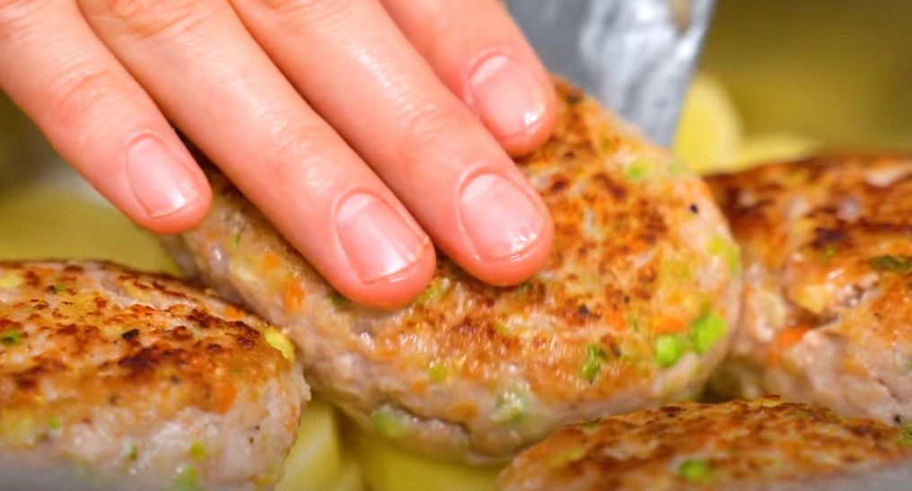 Домашні котлети, які закохують з першої ложки! Дякую мамі за чудовий рецепт