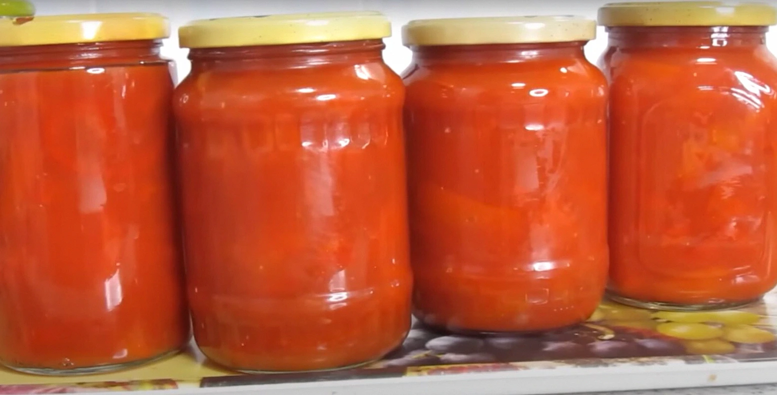 За цим рецептом лечо готую щороку. Закуска йде на ура: сік випиваємо, перець з’їдаємо