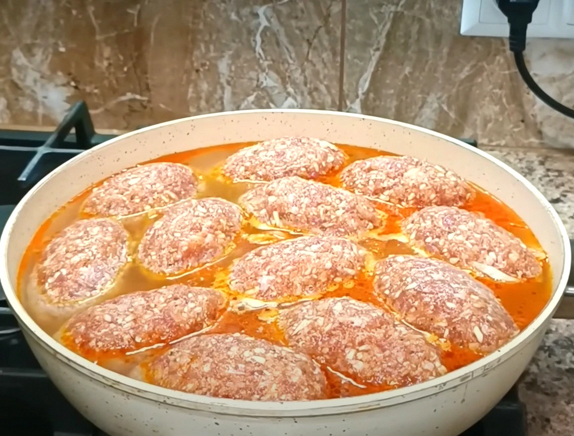 Вечеря працюючої мами! Все змішала і на сковороду: “ліниві голубці” таким способом у 10 разів смачніші