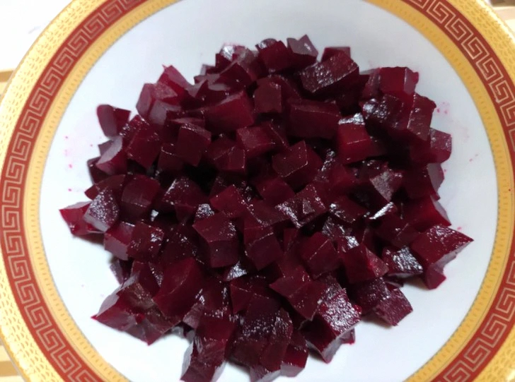 Рецепт вінегрету з бабусиного зошита. Продукти ті ж, але заправка інша, тому й смачніша