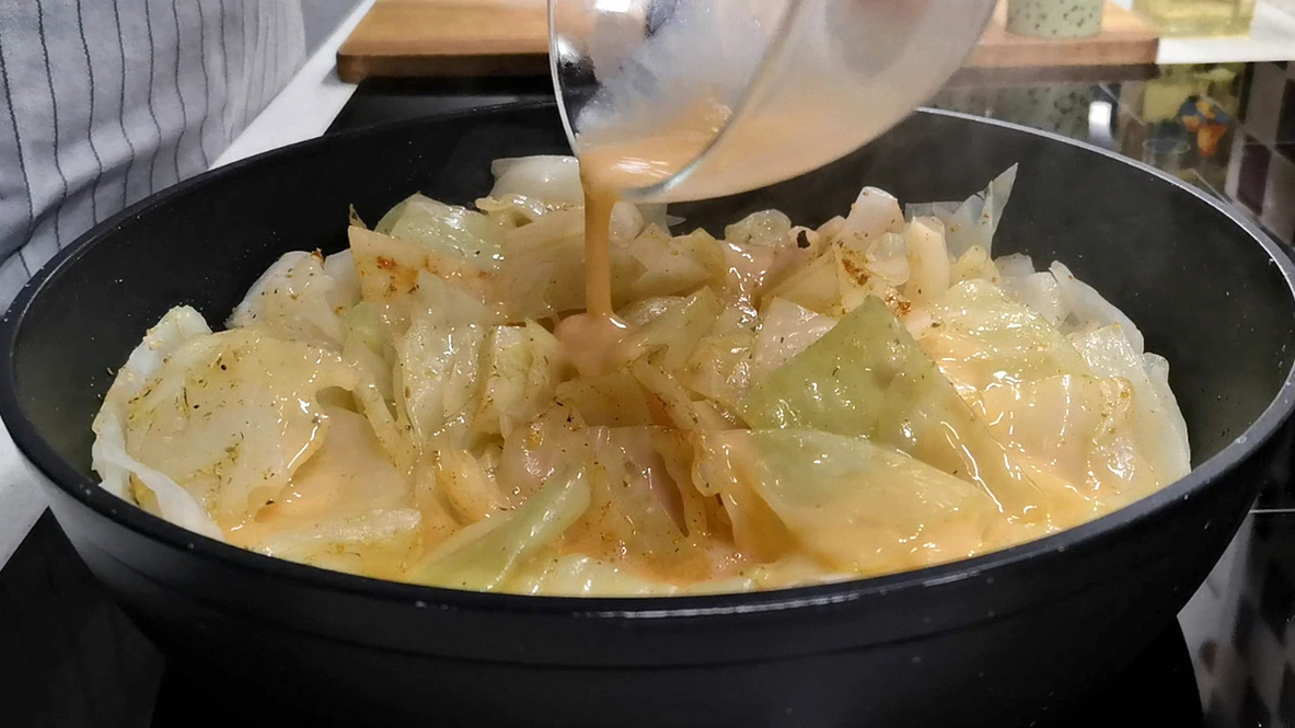Капусту купую тепер кілограмами. Готую по 3 рази на тиждень і хочеться ще (новий рецепт)