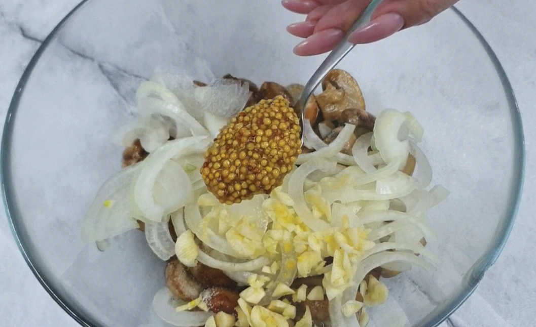 Гриби купую кілограмами. Показую, яку смачну закуску з них готую. Пальчики оближеш