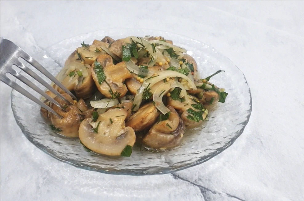 Гриби купую кілограмами. Показую, яку смачну закуску з них готую. Пальчики оближеш