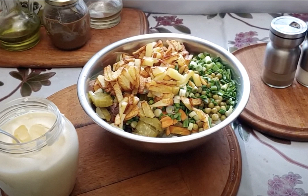Ароматний селянський Олів’є. Продукти вже в коморі. Дякую сусідці за підказку!