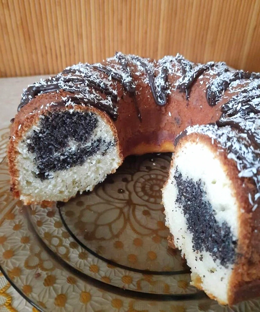 Мій улюблений до кави або чаю! Цей кекс з маком надзвичайно ароматний, смачний і легкий в приготуванні