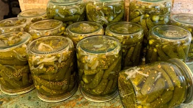 Рецепт, що підкорив соцмережі: секретні мариновані корнішони, які ви готуватимете знову і знову!