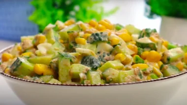 Секретний салат з кукурудзою та огірками: смаковий вибух за 5 хвилин!