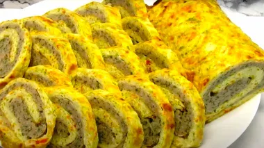 “Цей кабачковий рулет з фаршем підкорює всіх: літня закуска, яку ви готуватимете знову й знову!”