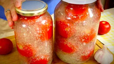 Секретний рецепт, який підкорює всіх: дивовижні помідори в снігу з часником на зиму!
