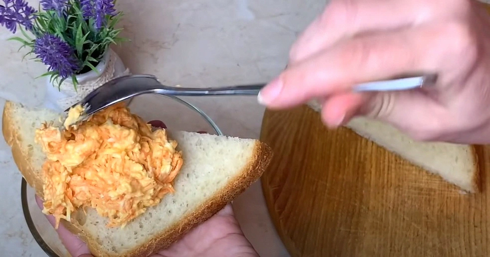 3 в 1: салат, намазка на хліб, або чудова закуска! З простих продуктів за 2 хвилини