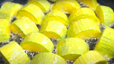 Секретний рецепт: кабачки, які перевершують м’ясо! Спочатку обсмажте, потім замаринуйте — неймовірний смак за копійки!