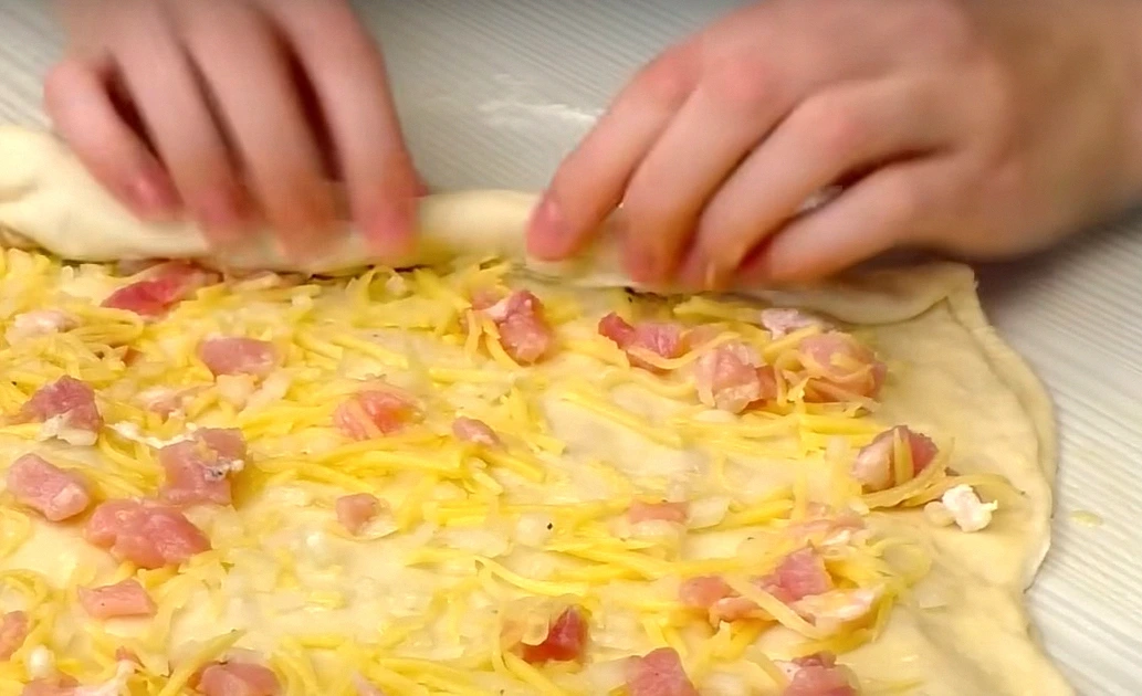 Усе змішали та в духовку. Нереально смачний пиріг з картоплею та м’ясом