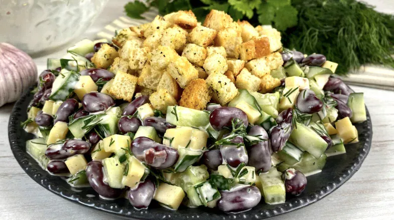 Секретний салат за 2 хвилини: ніякого варіння, мінімум витрат, максимум смаку!