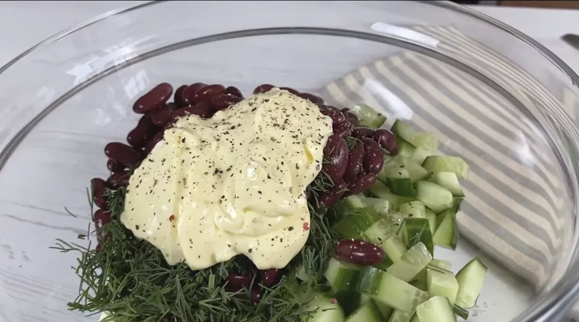 Салат “Дві хвилини”: дуже смачний і бюджетний, та й варити для нього нічого не треба