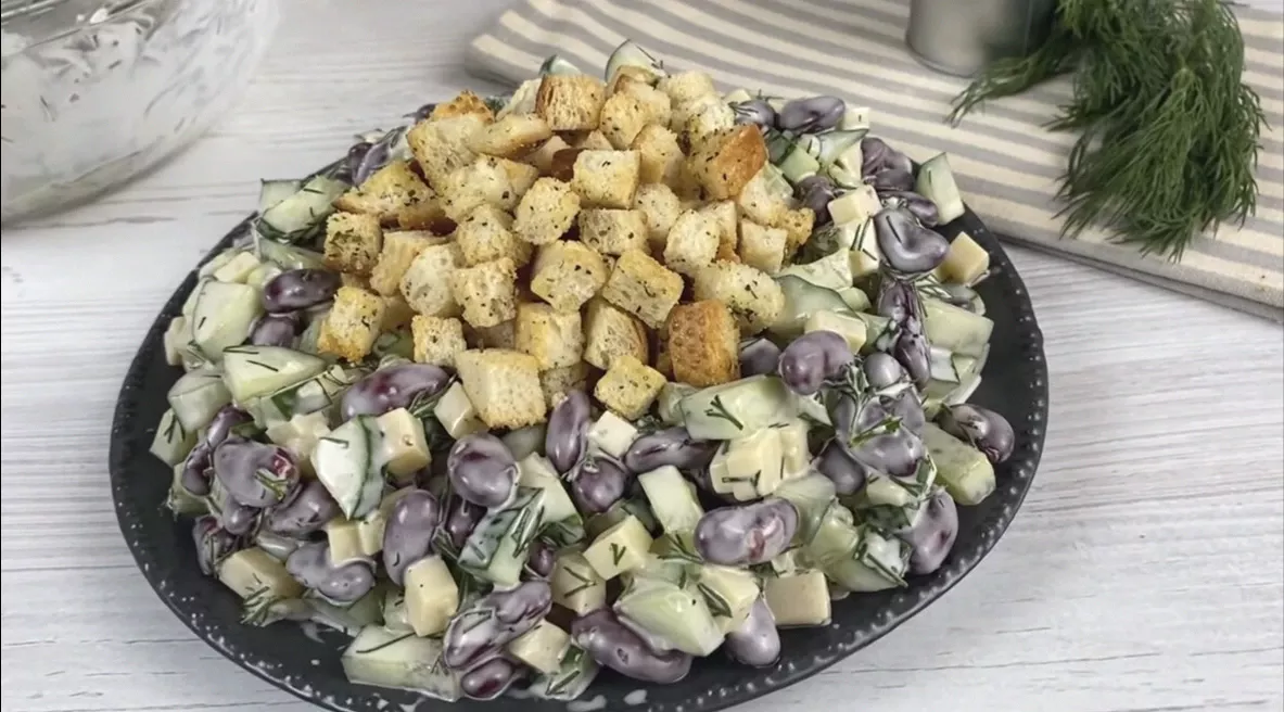 Салат “Дві хвилини”: дуже смачний і бюджетний, та й варити для нього нічого не треба