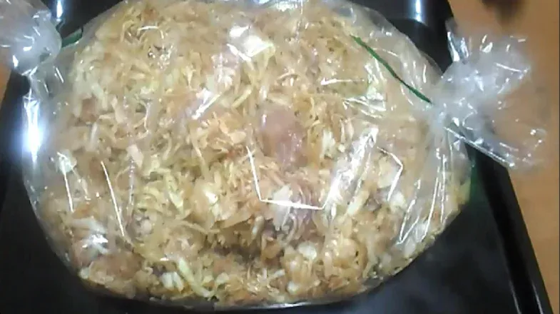 Неймовірна капуста в рукаві: “Склали і забули” — простота, яку ви захочете повторити знову і знову!