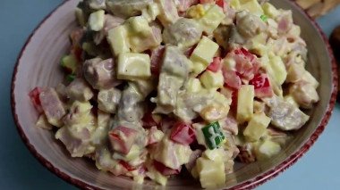 Салат з куркою та грибами який зникає зі столу швидше ніж встигаю подати